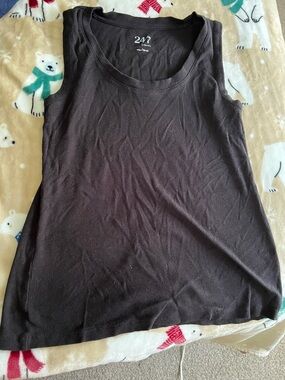 24/7 Black Scoop Tank — Everyday Essential